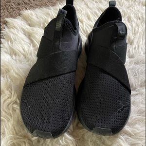 Puma prowl slip in black tennis shoe